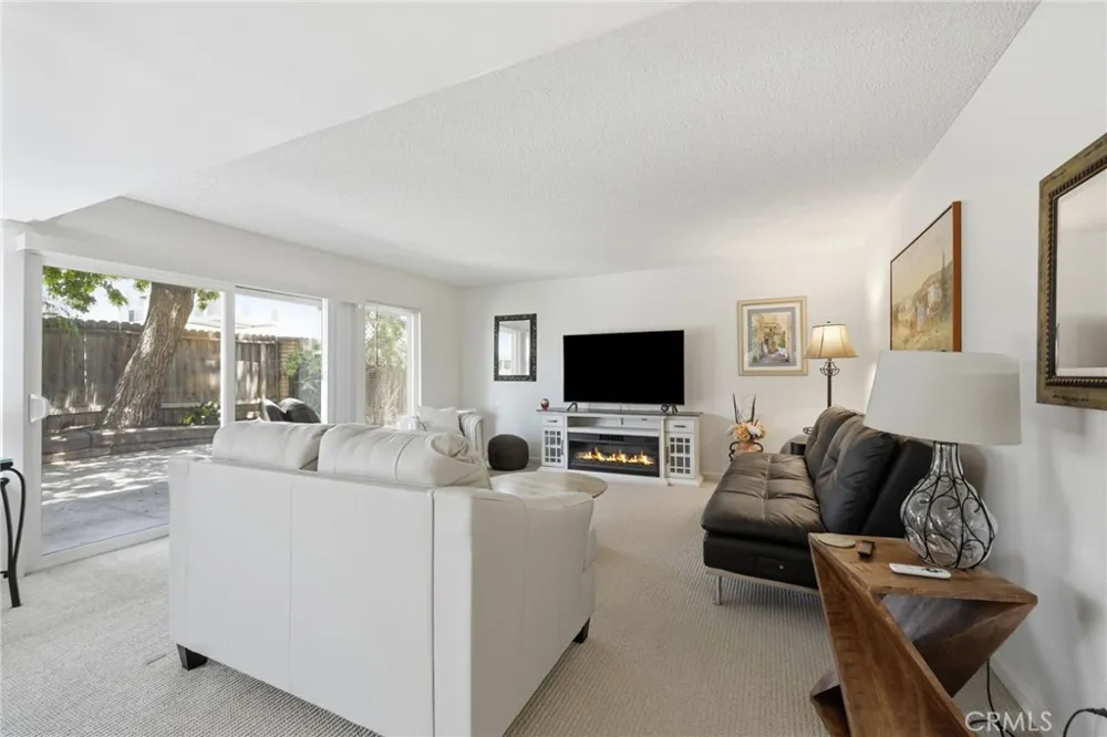 2558 Seahorse Avenue Ventura, CA 93001