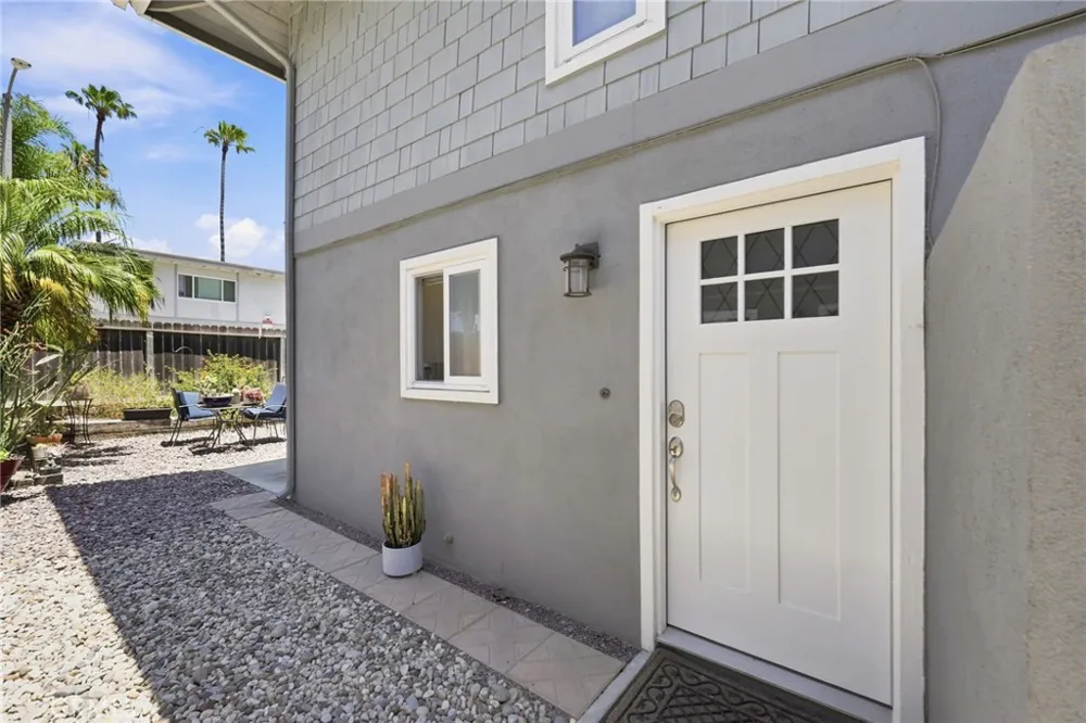 2558 Seahorse Avenue Ventura, CA 93001