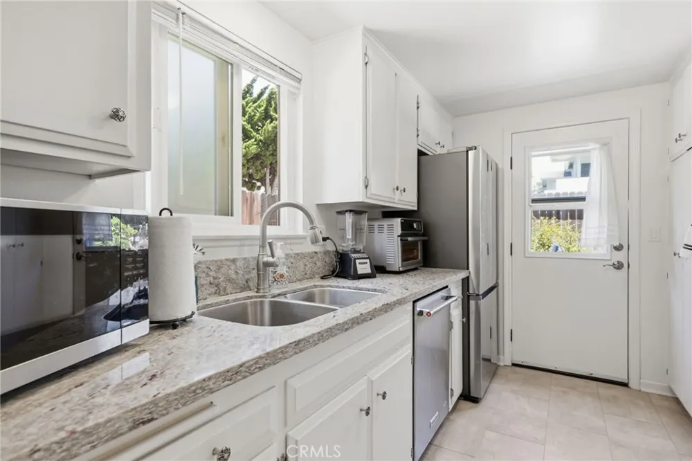 2558 Seahorse Avenue Ventura, CA 93001
