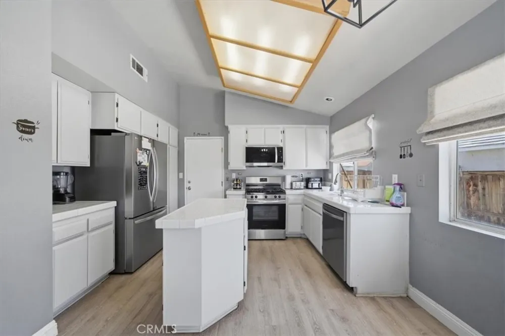 15636 Amber Pointe Victorville, CA 92394