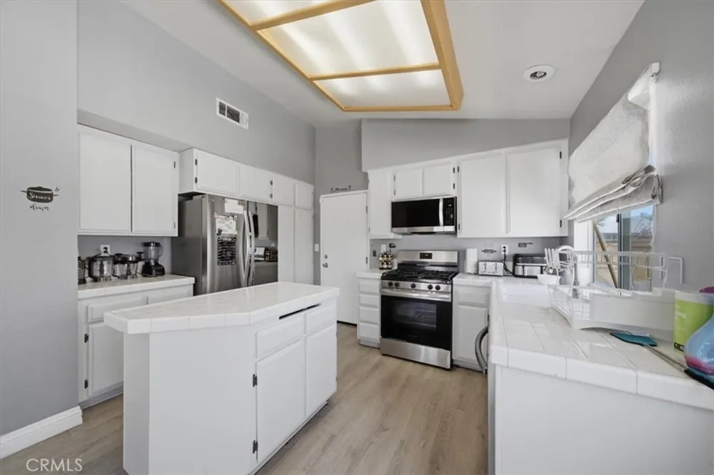 15636 Amber Pointe Victorville, CA 92394