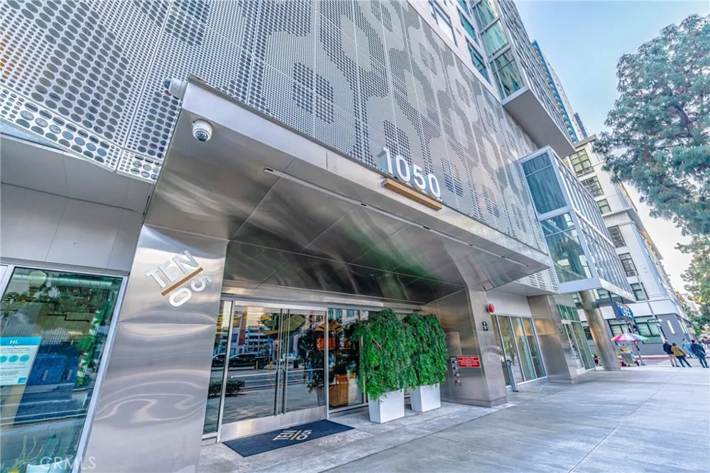 1050 S Grand #1003 Los Angeles, CA 90015