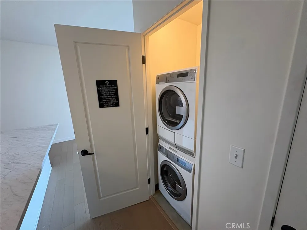 1050 S Grand #1003 Los Angeles, CA 90015