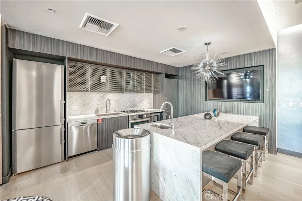 1050 S Grand #1003 Los Angeles, CA 90015