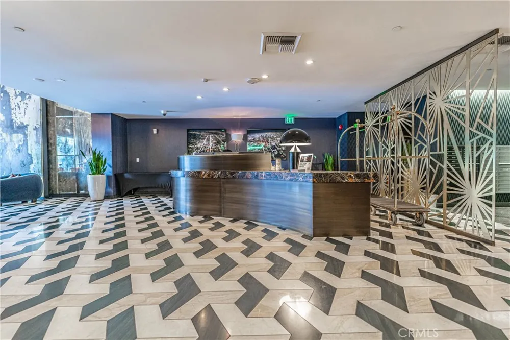 1050 S Grand #1003 Los Angeles, CA 90015