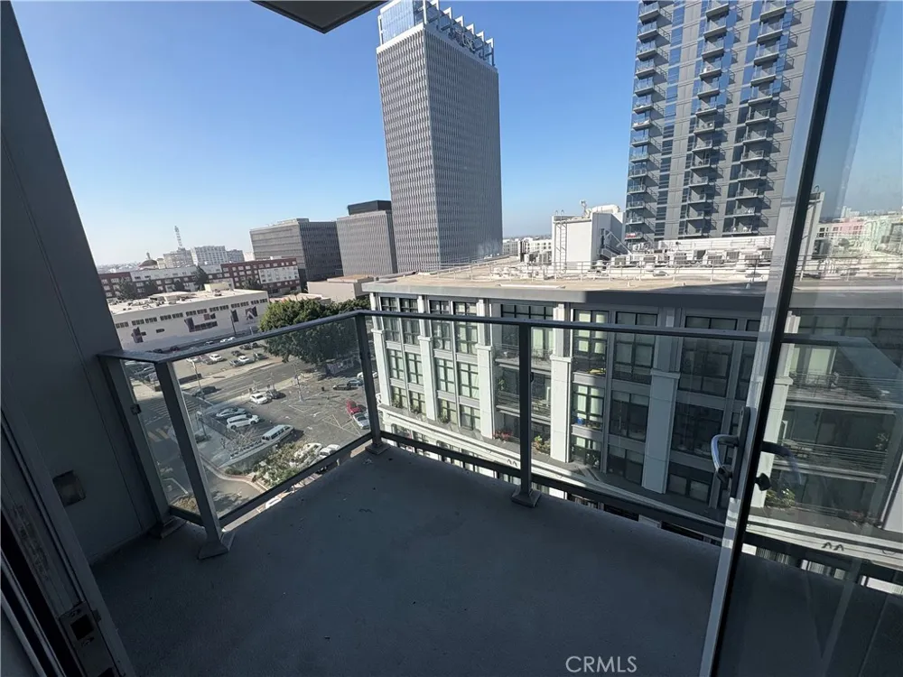 1050 S Grand #1003 Los Angeles, CA 90015