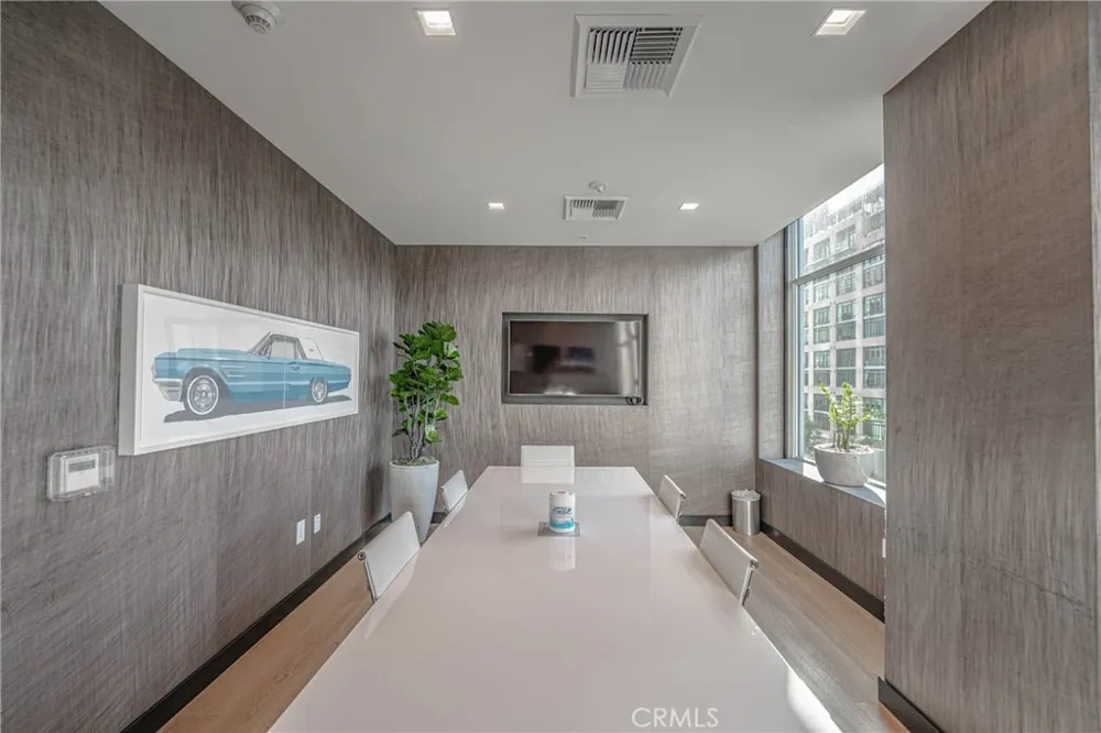 1050 S Grand #1003 Los Angeles, CA 90015