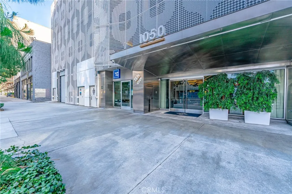 1050 S Grand #1003 Los Angeles, CA 90015