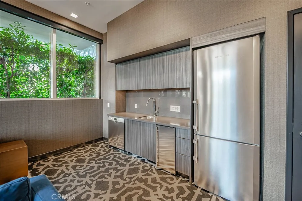 1050 S Grand #1003 Los Angeles, CA 90015