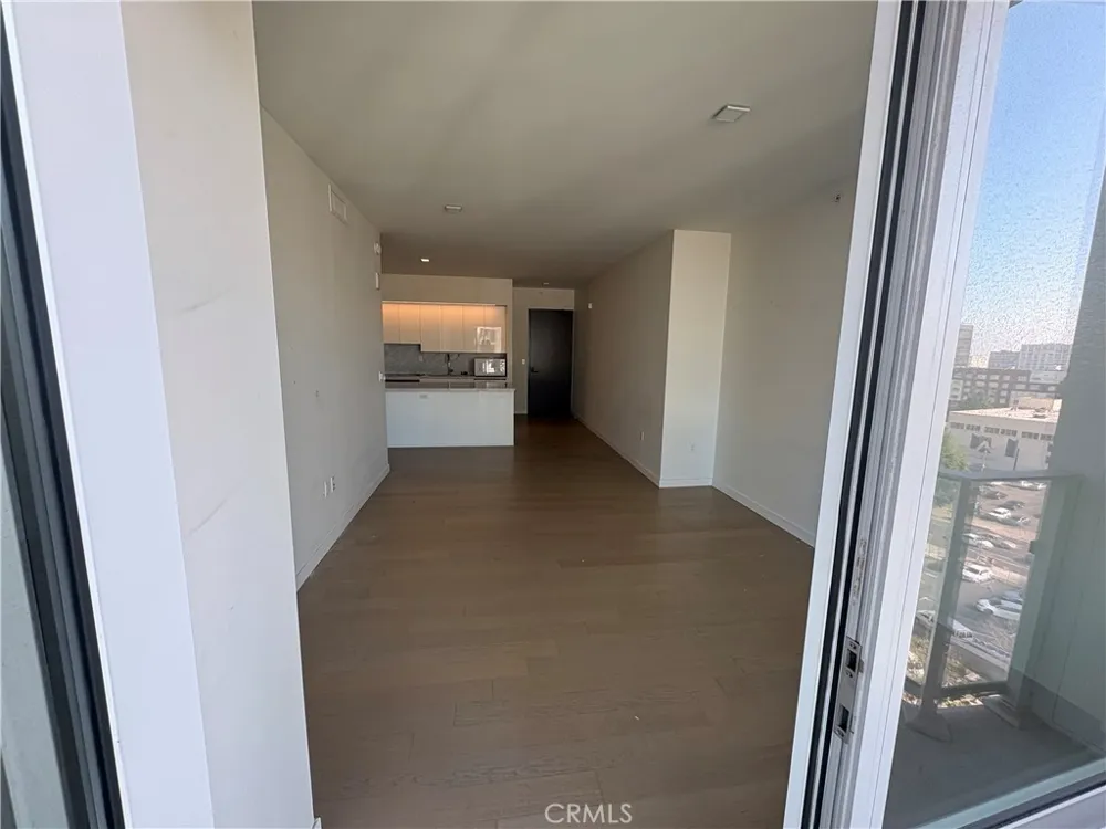 1050 S Grand #1003 Los Angeles, CA 90015