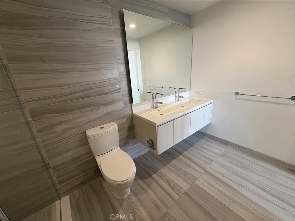 1050 S Grand #1003 Los Angeles, CA 90015