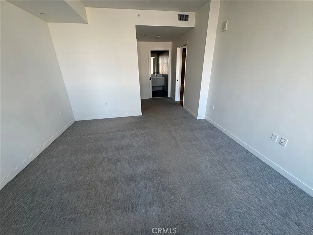 1050 S Grand #1003 Los Angeles, CA 90015