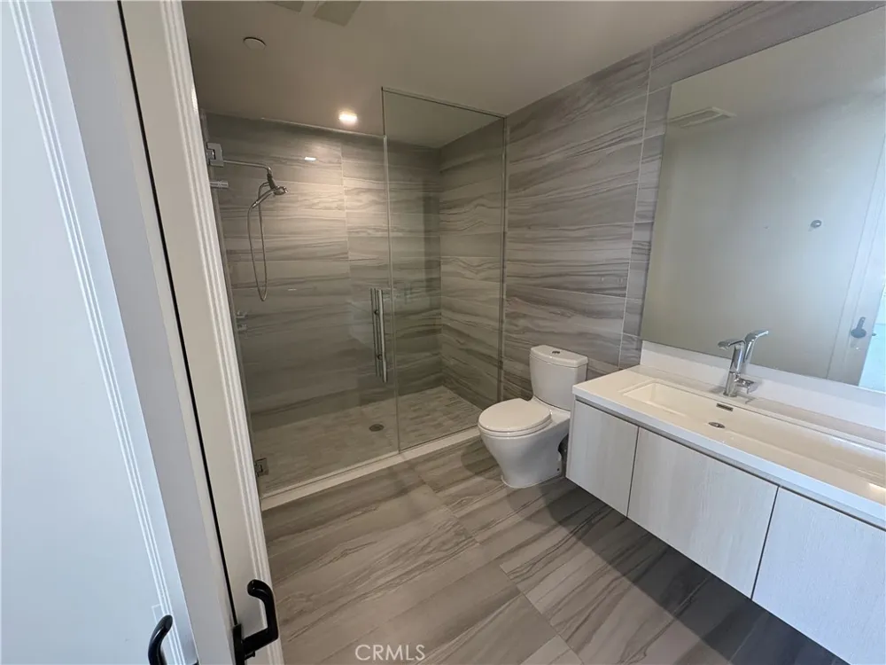 1050 S Grand #1003 Los Angeles, CA 90015