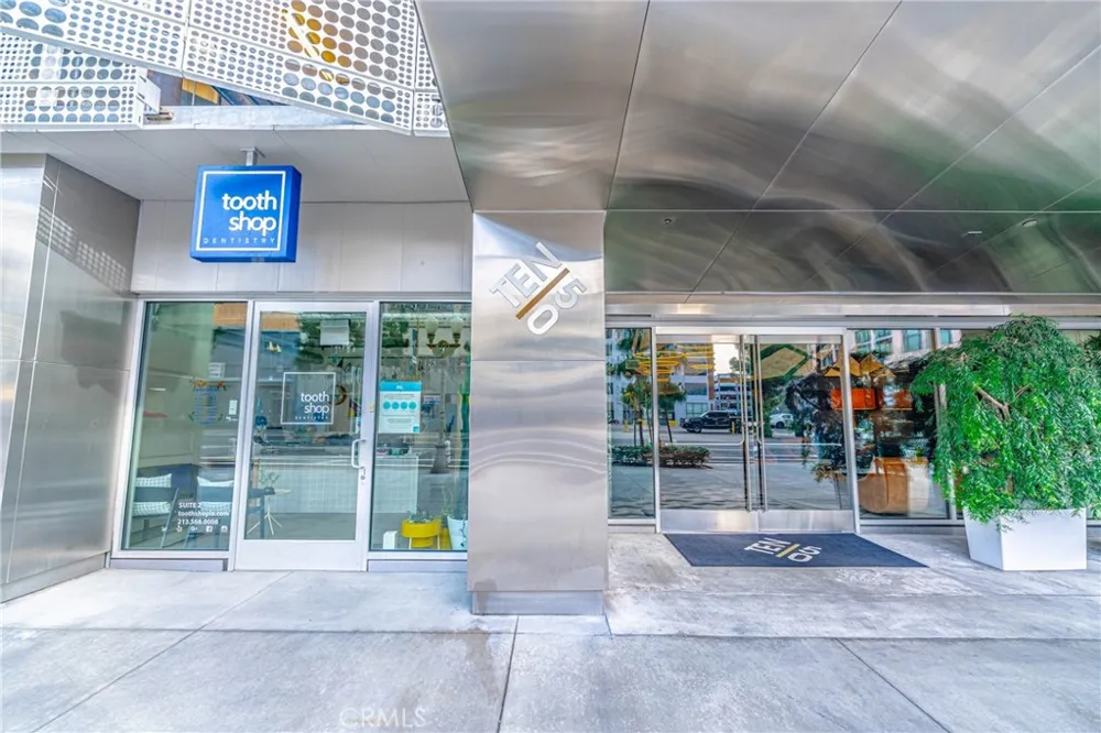 1050 S Grand #1003 Los Angeles, CA 90015