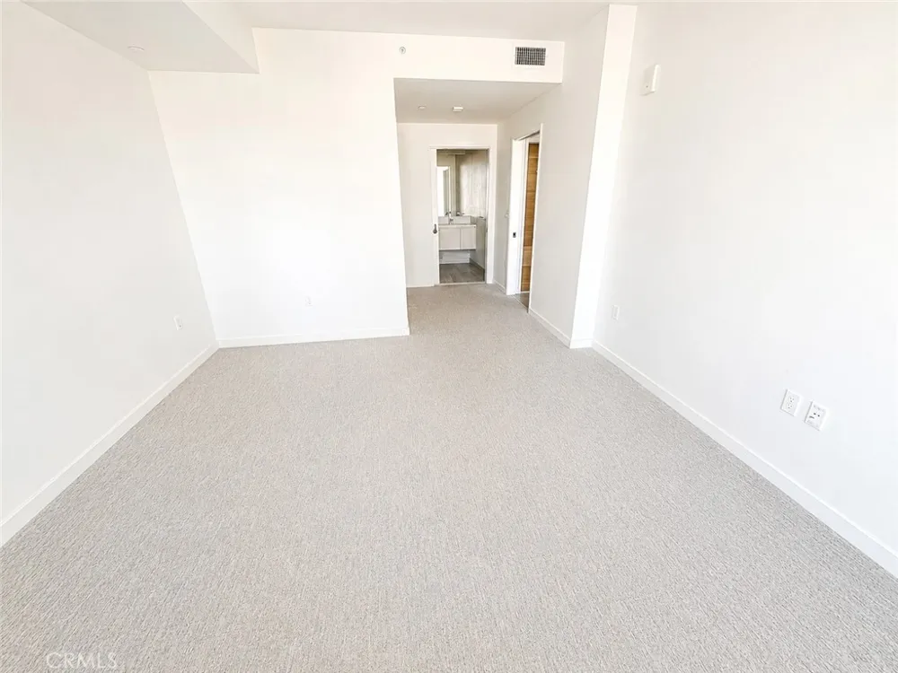1050 S Grand #1003 Los Angeles, CA 90015