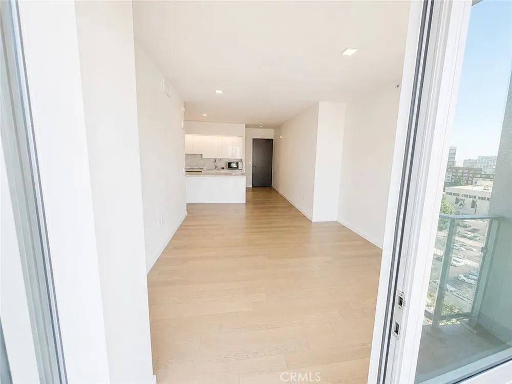 1050 S Grand #1003 Los Angeles, CA 90015