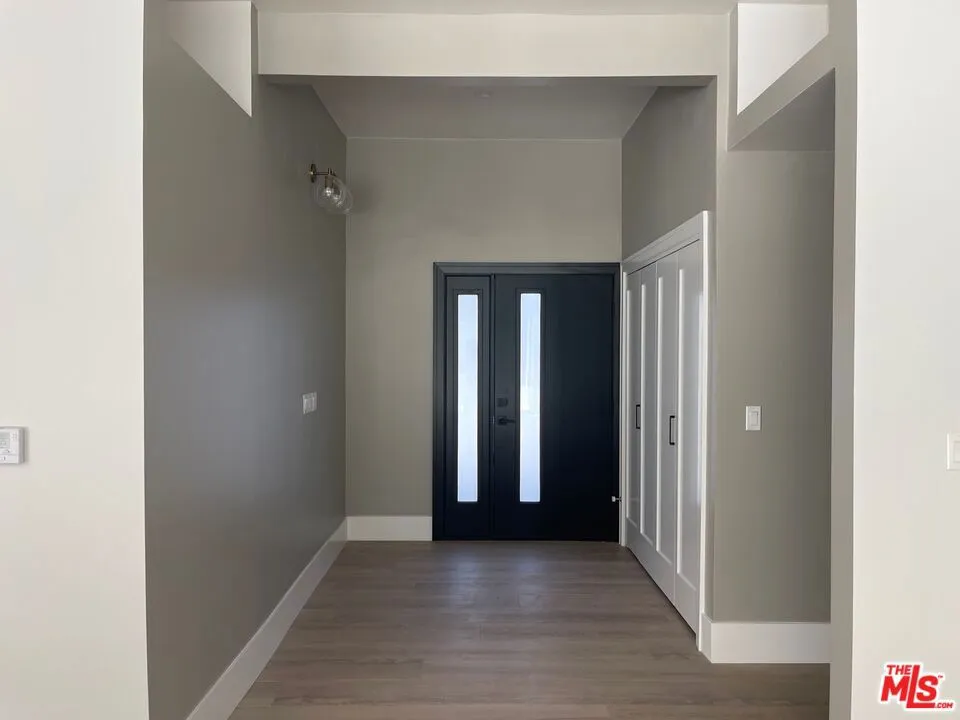 5015 Redwillow Lane La Canada Flintridge, CA 91011