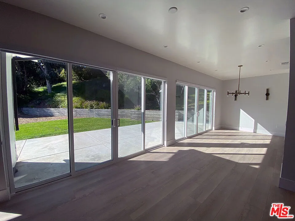 5015 Redwillow Lane La Canada Flintridge, CA 91011