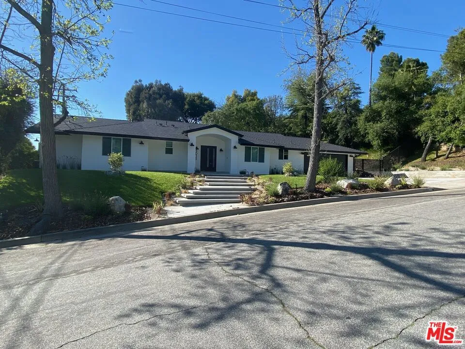5015 Redwillow Lane La Canada Flintridge, CA 91011