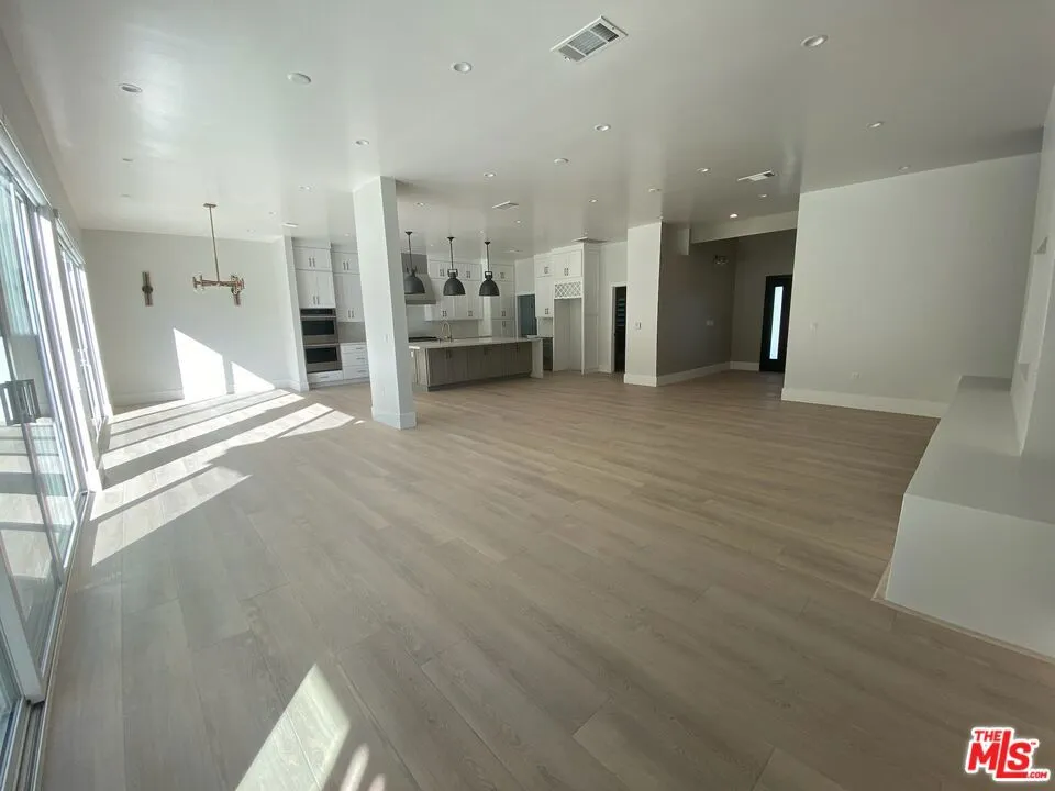 5015 Redwillow Lane La Canada Flintridge, CA 91011