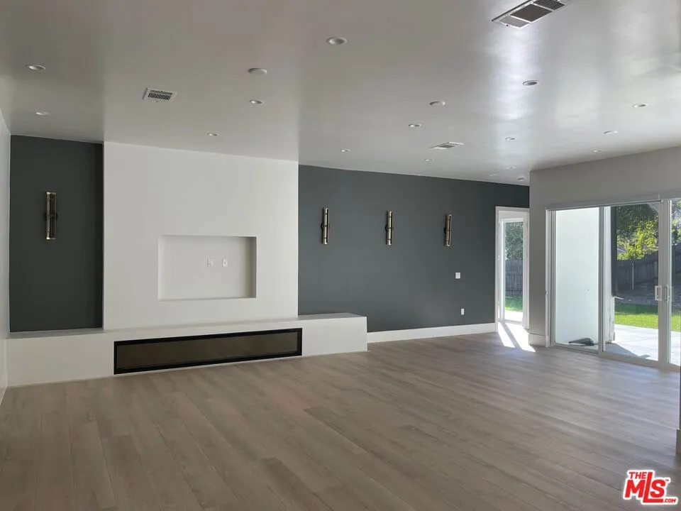 5015 Redwillow Lane La Canada Flintridge, CA 91011