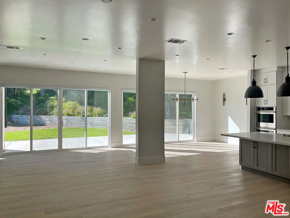 5015 Redwillow Lane La Canada Flintridge, CA 91011