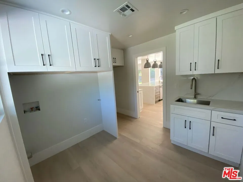 5015 Redwillow Lane La Canada Flintridge, CA 91011