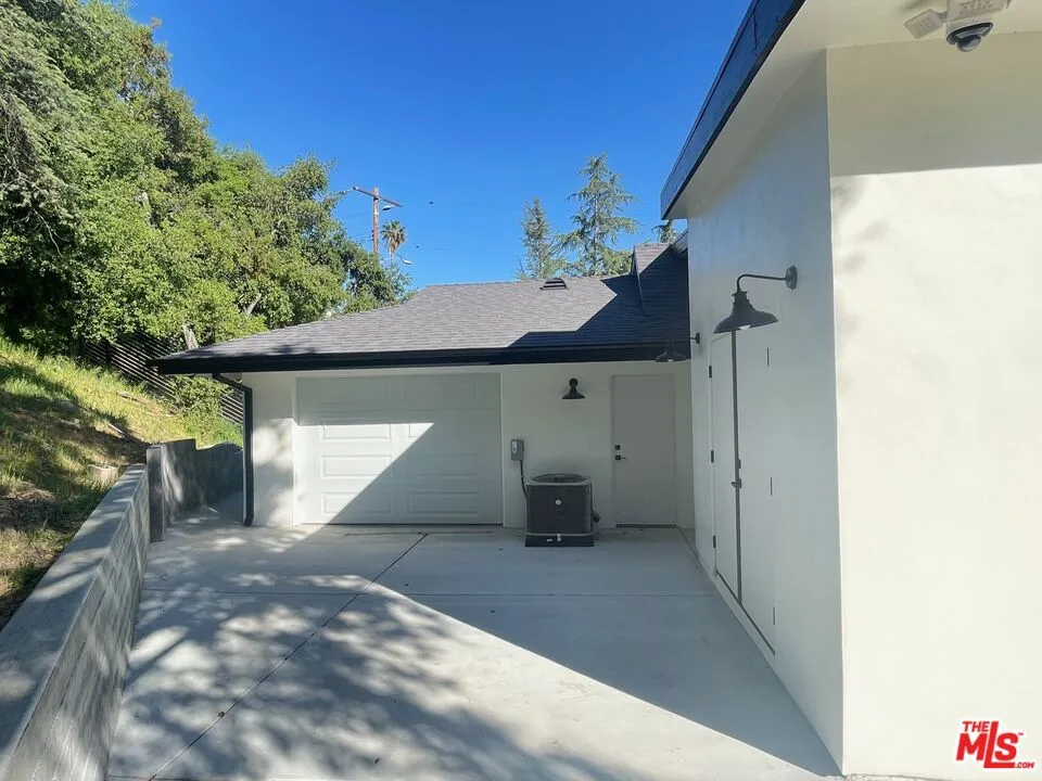 5015 Redwillow Lane La Canada Flintridge, CA 91011
