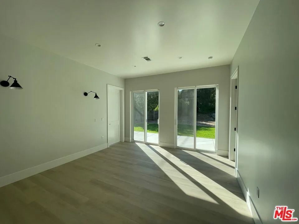 5015 Redwillow Lane La Canada Flintridge, CA 91011