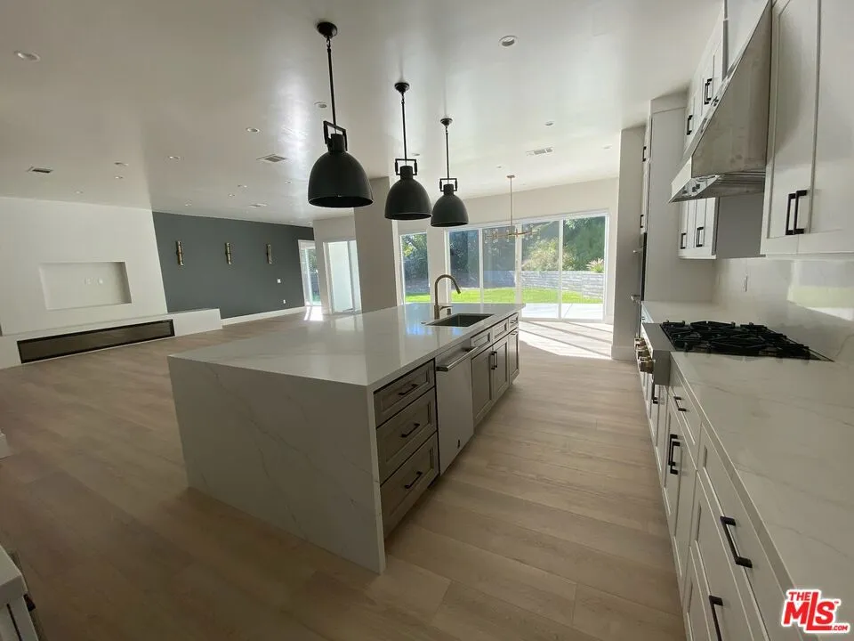 5015 Redwillow Lane La Canada Flintridge, CA 91011