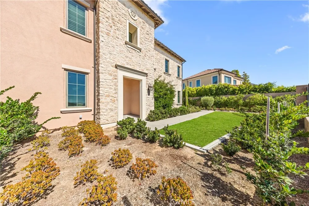 131 Summerland Irvine, CA 92602
