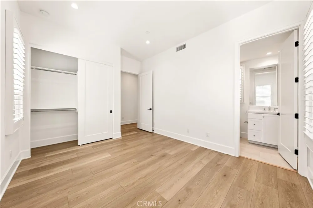 131 Summerland Irvine, CA 92602