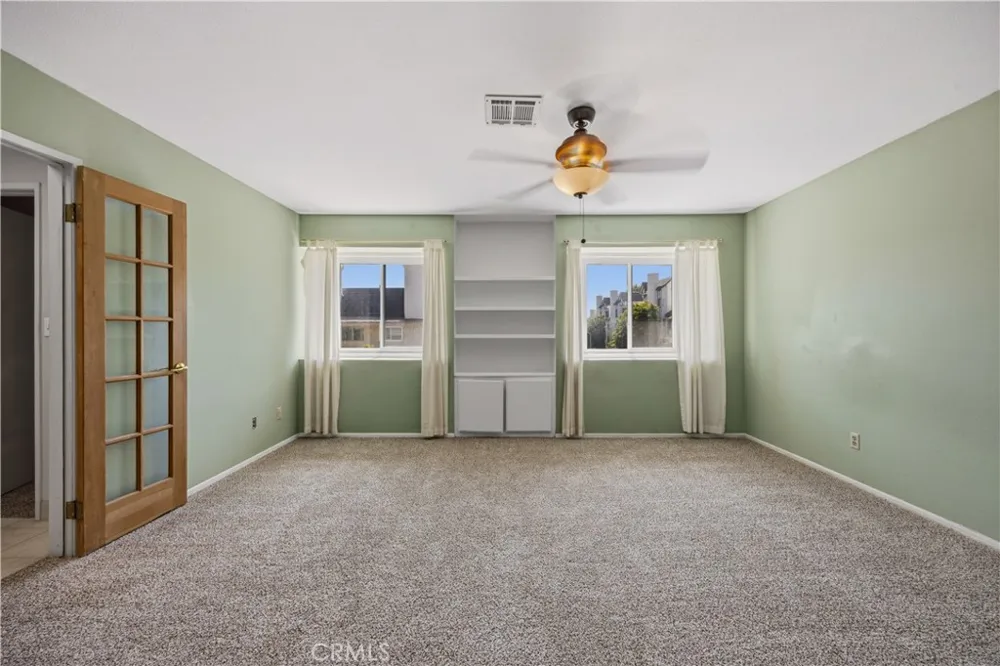 17943 Magnolia Boulevard #16 Encino, CA 91316