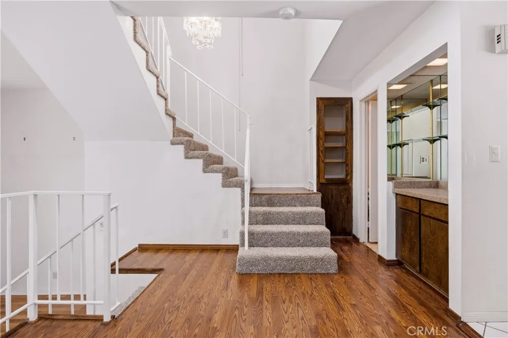 17943 Magnolia Boulevard #16 Encino, CA 91316