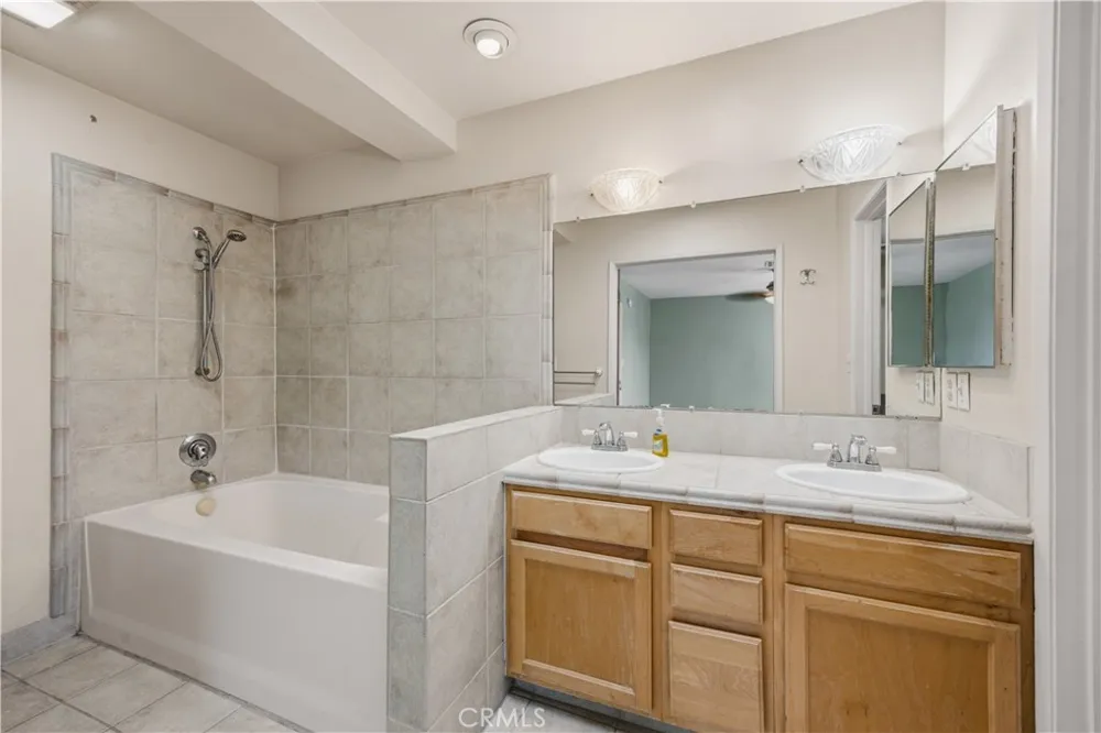 17943 Magnolia Boulevard #16 Encino, CA 91316