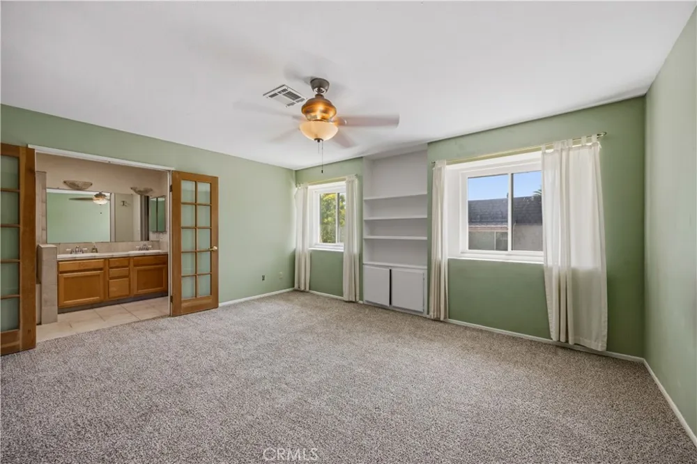 17943 Magnolia Boulevard #16 Encino, CA 91316