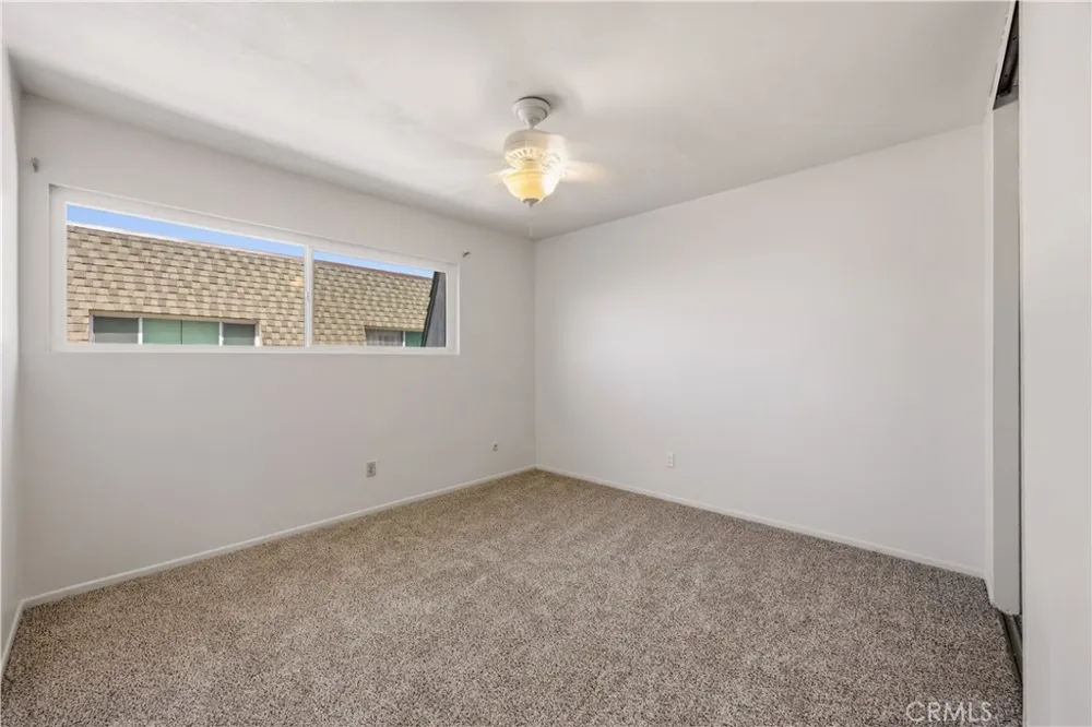 17943 Magnolia Boulevard #16 Encino, CA 91316