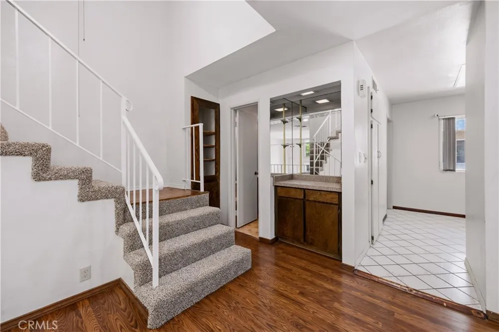 17943 Magnolia Boulevard #16 Encino, CA 91316