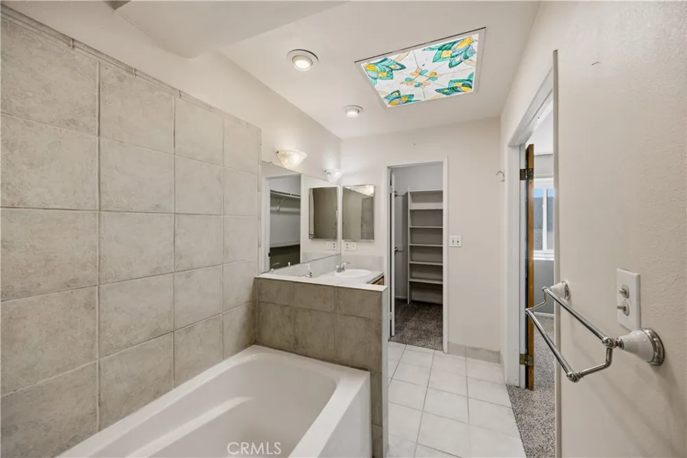 17943 Magnolia Boulevard #16 Encino, CA 91316