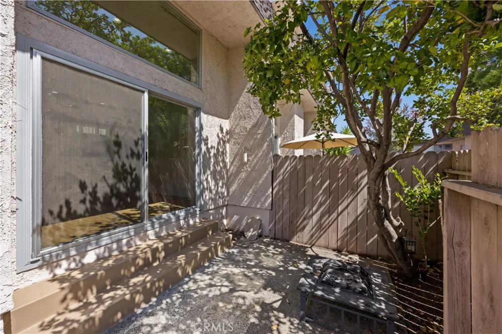 17943 Magnolia Boulevard #16 Encino, CA 91316