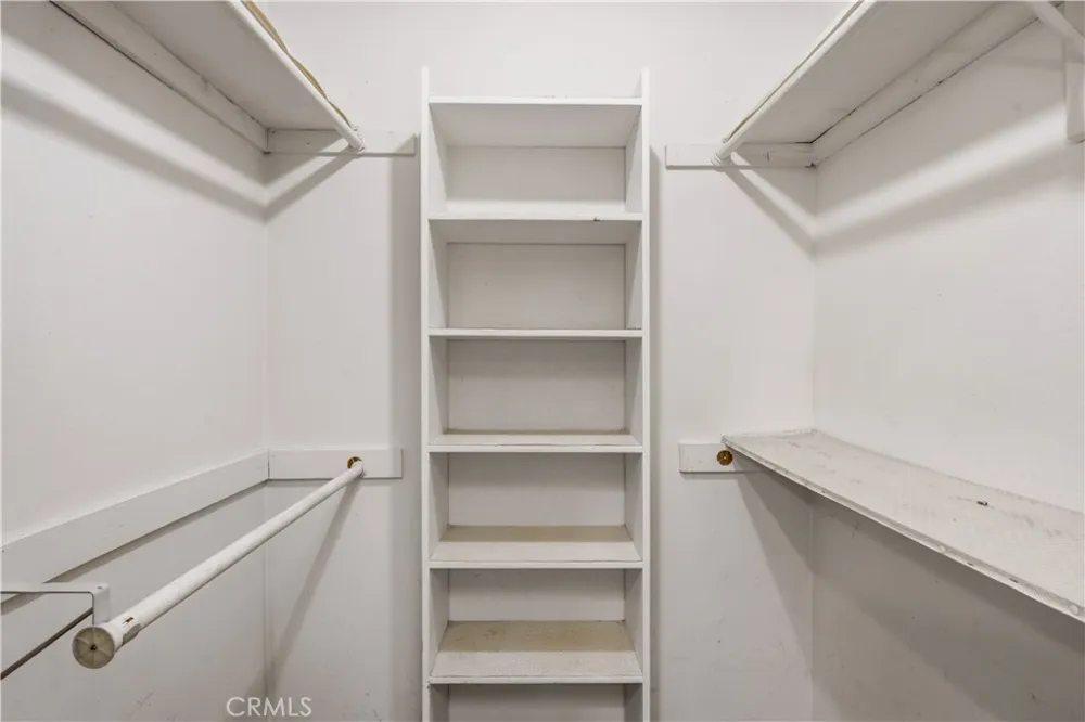 17943 Magnolia Boulevard #16 Encino, CA 91316