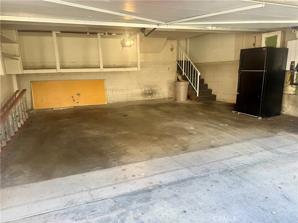 17943 Magnolia Boulevard #16 Encino, CA 91316