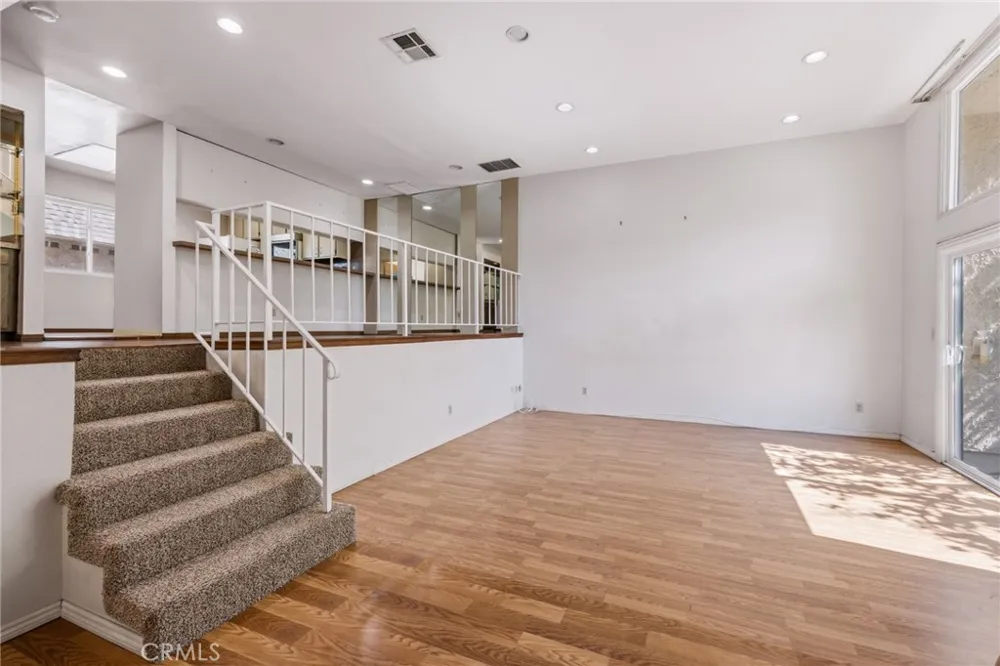 17943 Magnolia Boulevard #16 Encino, CA 91316