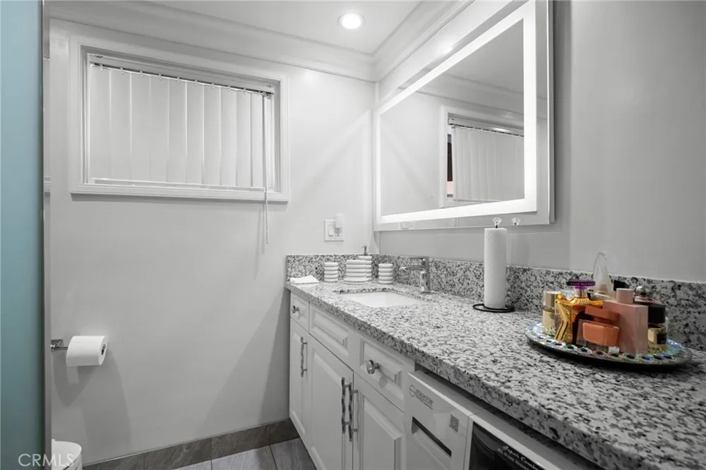 1126 Central Avenue #102 Glendale, CA 91202