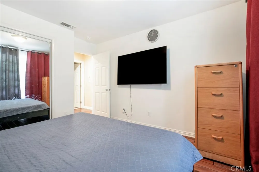 7129 Forbes Avenue Lake Balboa, CA 91406