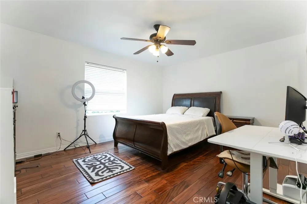 7129 Forbes Avenue Lake Balboa, CA 91406