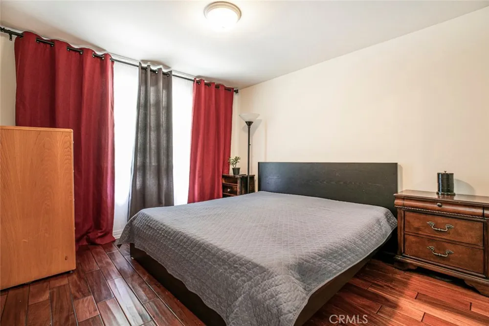 7129 Forbes Avenue Lake Balboa, CA 91406