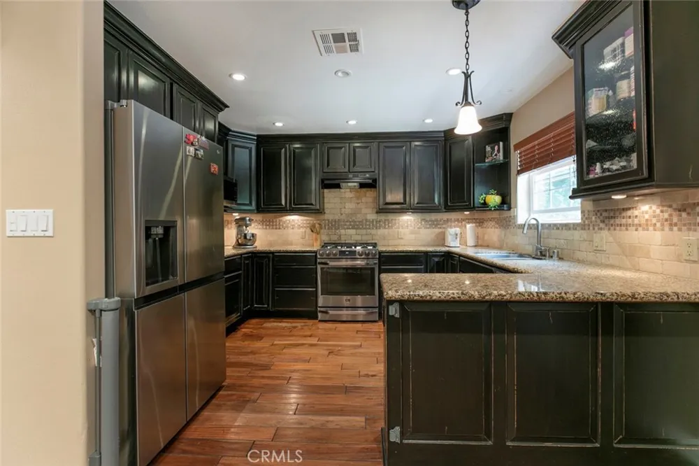 7129 Forbes Avenue Lake Balboa, CA 91406