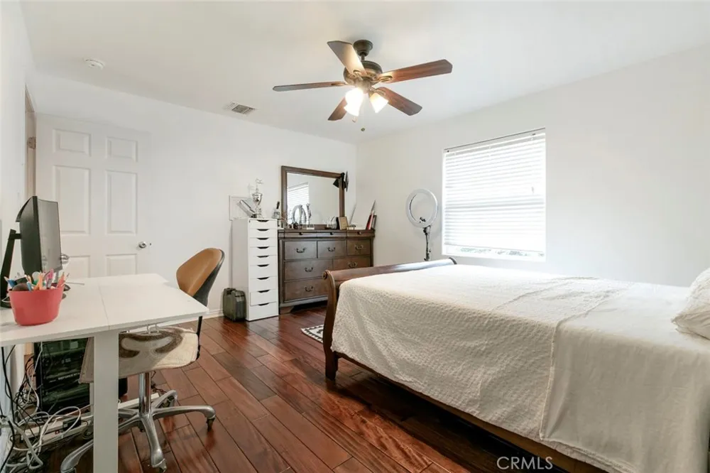 7129 Forbes Avenue Lake Balboa, CA 91406