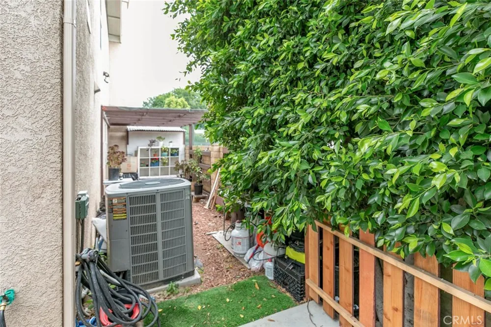 7129 Forbes Avenue Lake Balboa, CA 91406